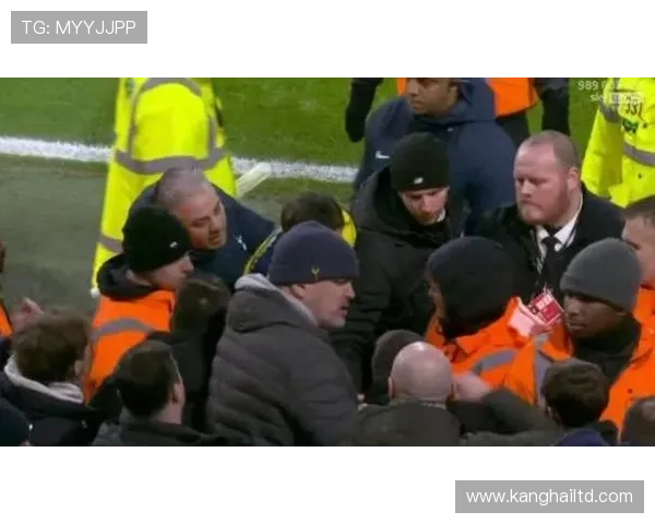 备战法兰克福范德芬波罗缺席训练