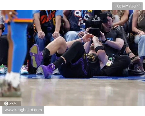 詹姆斯谈东契奇受伤：心碎痛击全身